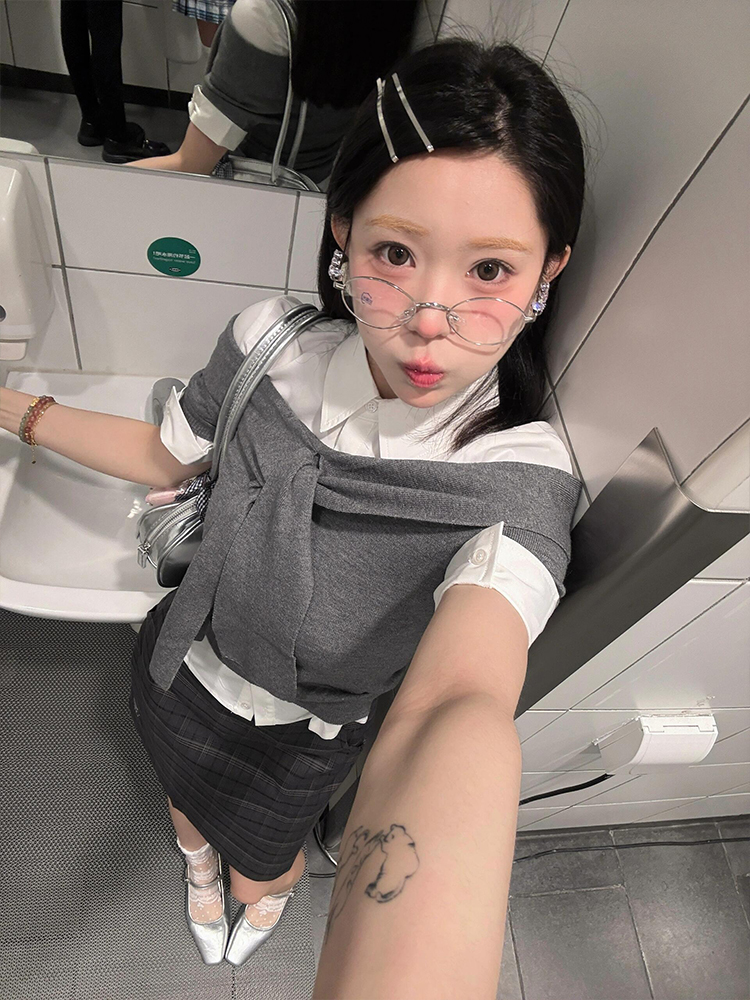 One-Shoulder Short Sleeve Knitted Top for Women - Trendy Gray Summer T-Shirt, Slim Fit, Hot Girl Style, Y2K Fashion One-Shoulder Short Sleeve Knitted Top for Women - Trendy Gray Summer T-Shirt, Slim Fit, Hot Girl Style, Y2K Fashion