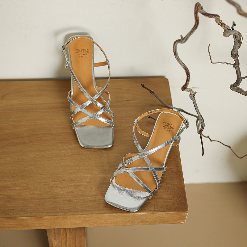 Open-Toe Chunky Strap Roman Sandals for Women - Gold and Silver Hollow Design - Summer 2024 Fashion Open-Toe Chunky Strap Roman Sandals for Women - Gold and Silver Hollow Design - Summer 2024 Fashion