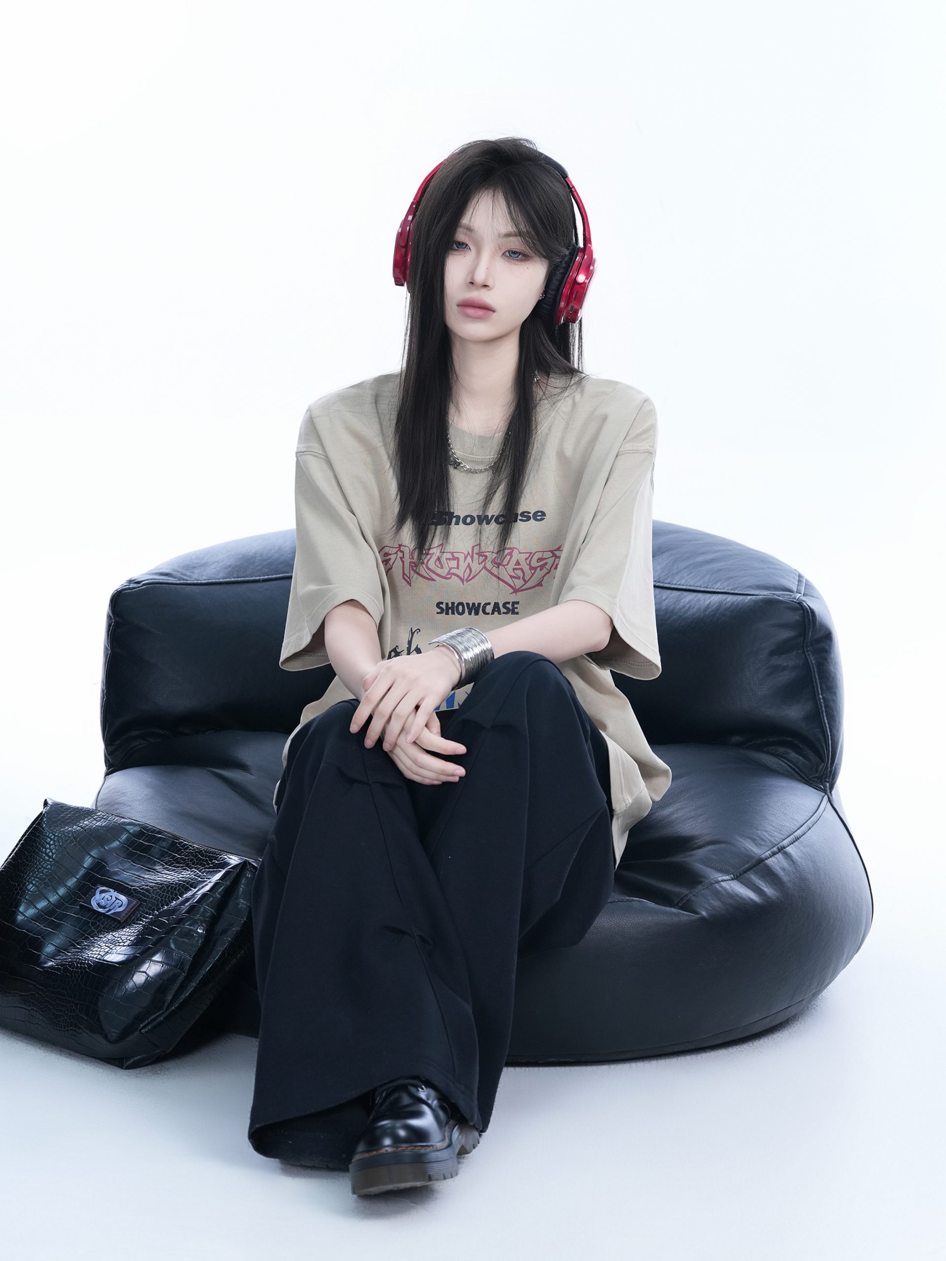 Oversized Black Short-Sleeve T-Shirt for Women - American Street Style, Casual Loose Fit, Y2K Fashion, Graphic Tee Oversized Black Short-Sleeve T-Shirt for Women - American Street Style, Casual Loose Fit, Y2K Fashion, Graphic Tee