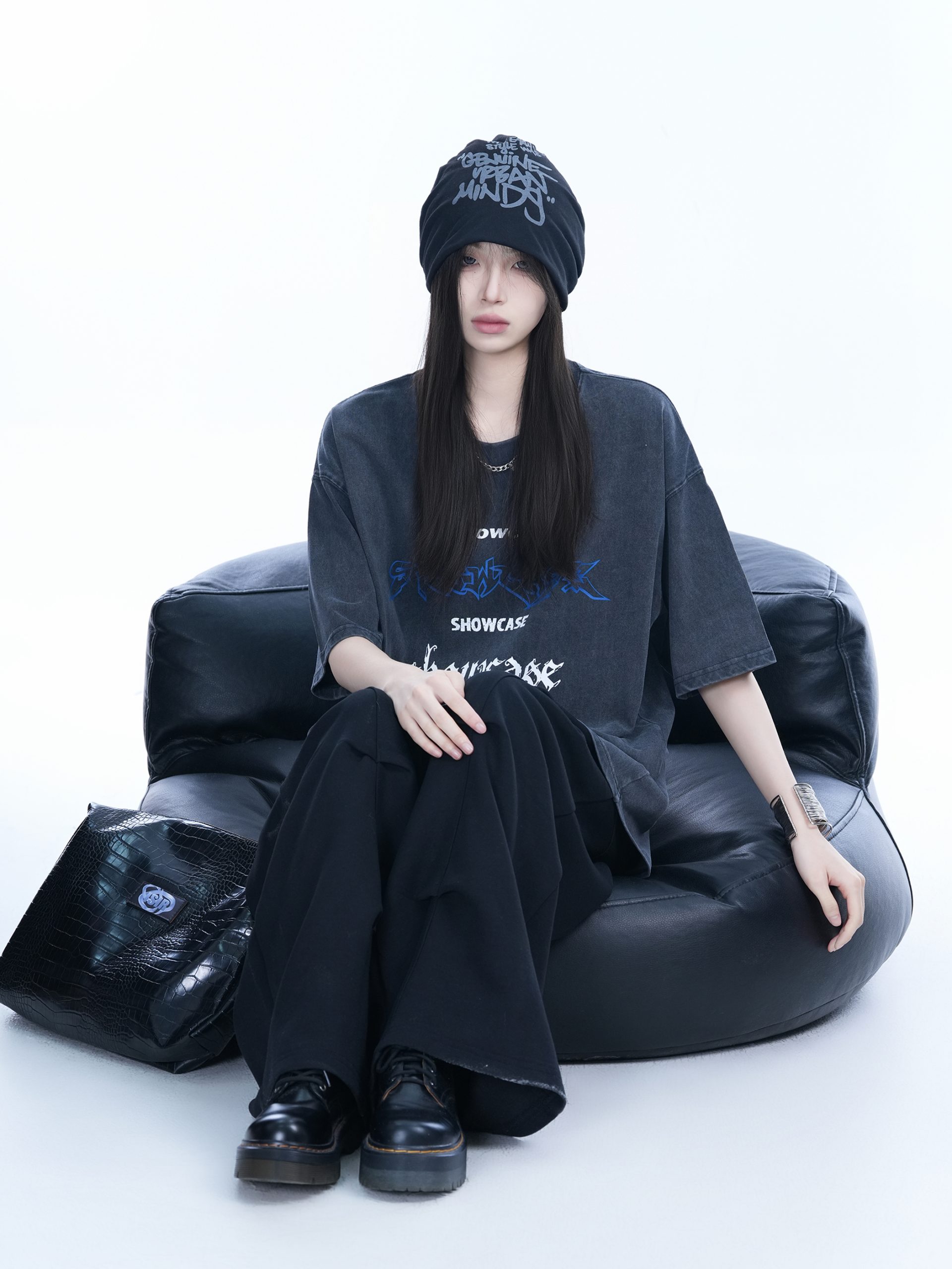 Oversized Black Short-Sleeve T-Shirt for Women - American Street Style, Casual Loose Fit, Y2K Fashion, Graphic Tee Oversized Black Short-Sleeve T-Shirt for Women - American Street Style, Casual Loose Fit, Y2K Fashion, Graphic Tee