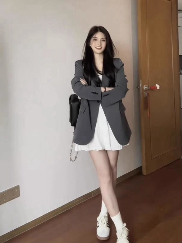 Oversized Gray Blazer for Women - Spring Autumn Casual Korean Style with Shoulder Pads, Loose Fit Design Oversized Gray Blazer for Women - Spring Autumn Casual Korean Style with Shoulder Pads, Loose Fit Design