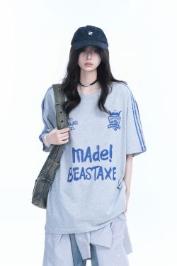 Oversized Retro College Style Gray Graffiti T-Shirt for Women - Trendy Short Sleeve Loose Fit Top