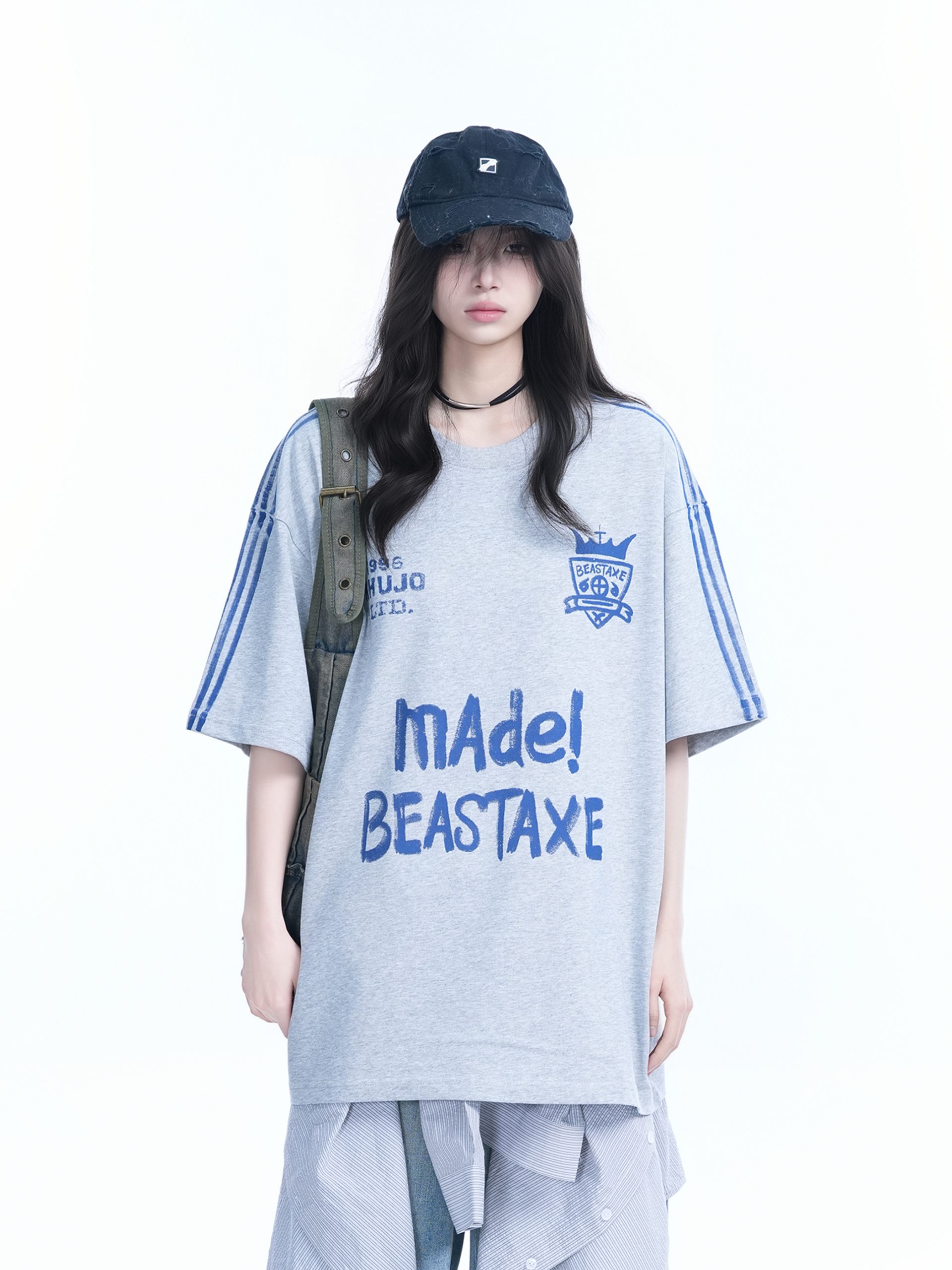 Oversized Retro College Style Gray Graffiti T-Shirt for Women - Trendy Short Sleeve Loose Fit Top Oversized Retro College Style Gray Graffiti T-Shirt for Women - Trendy Short Sleeve Loose Fit Top