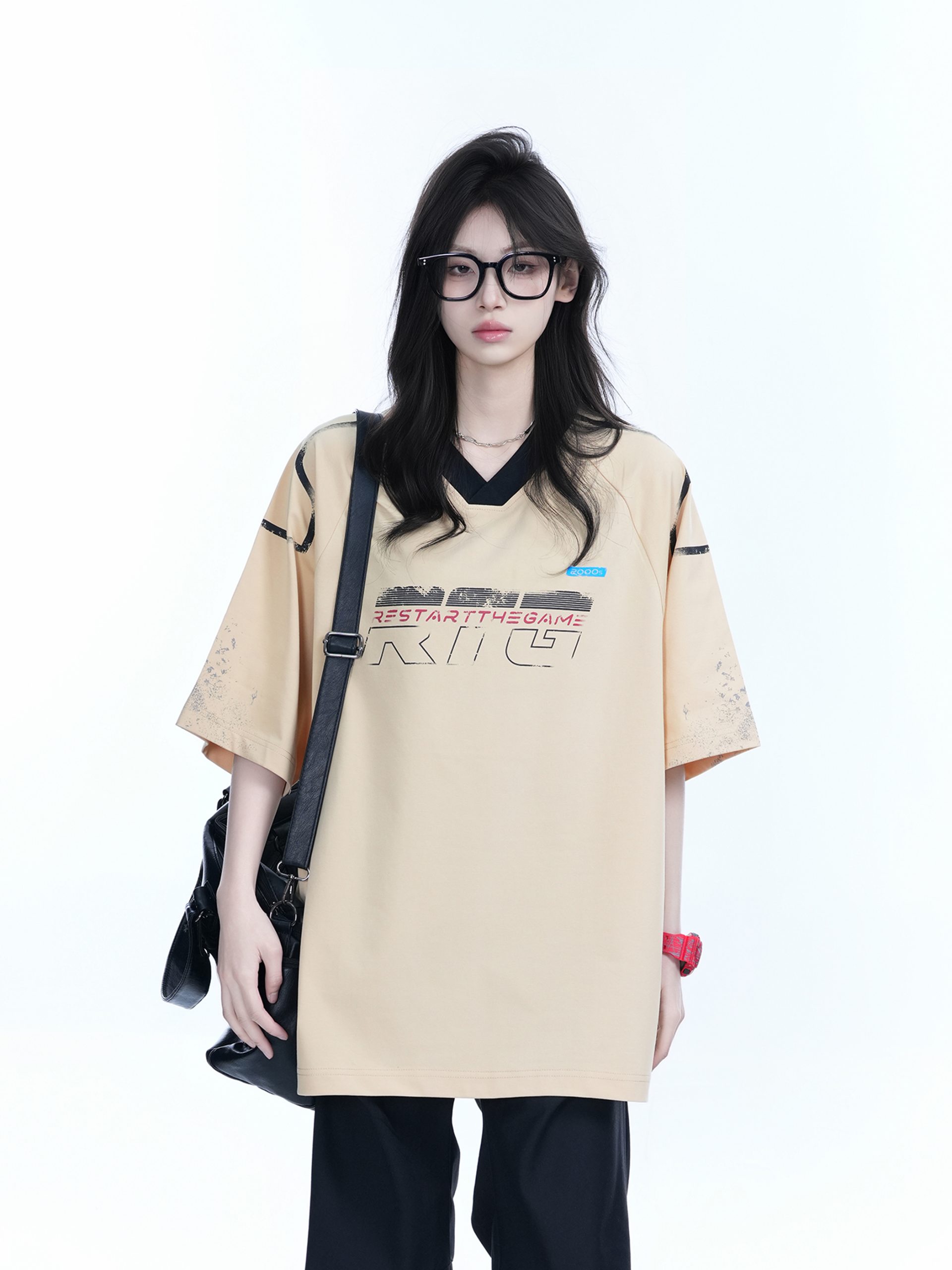 Oversized V-Neck Short Sleeve T-Shirt for Women - American Street Style with "Sit and Eat Until the Mountains Are Empty" Graphic Oversized V-Neck Short Sleeve T-Shirt for Women - American Street Style with "Sit and Eat Until the Mountains Are Empty" Graphic