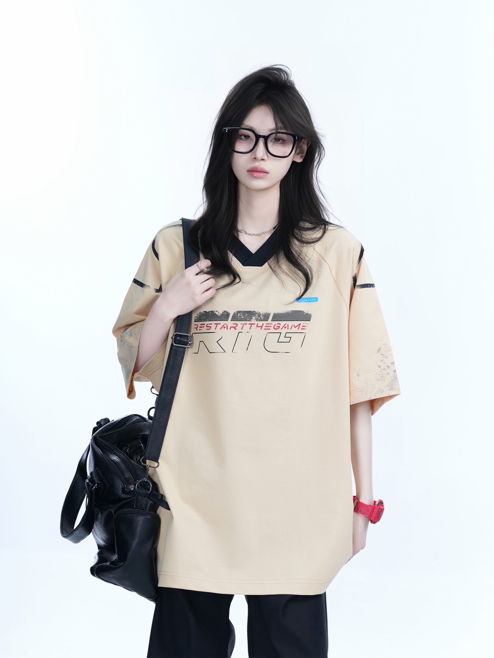 Oversized V-Neck Short Sleeve T-Shirt for Women - American Street Style with "Sit and Eat Until the Mountains Are Empty" Graphic Oversized V-Neck Short Sleeve T-Shirt for Women - American Street Style with "Sit and Eat Until the Mountains Are Empty" Graphic