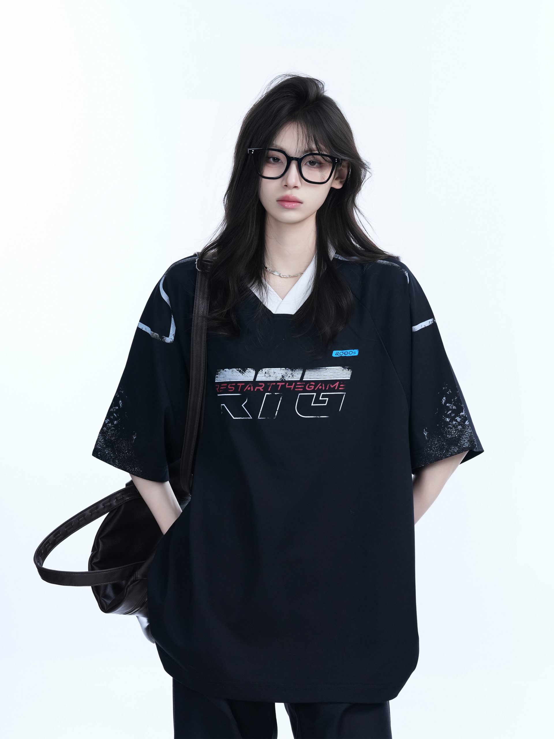 Oversized V-Neck Short Sleeve T-Shirt for Women - American Street Style with "Sit and Eat Until the Mountains Are Empty" Graphic Oversized V-Neck Short Sleeve T-Shirt for Women - American Street Style with "Sit and Eat Until the Mountains Are Empty" Graphic