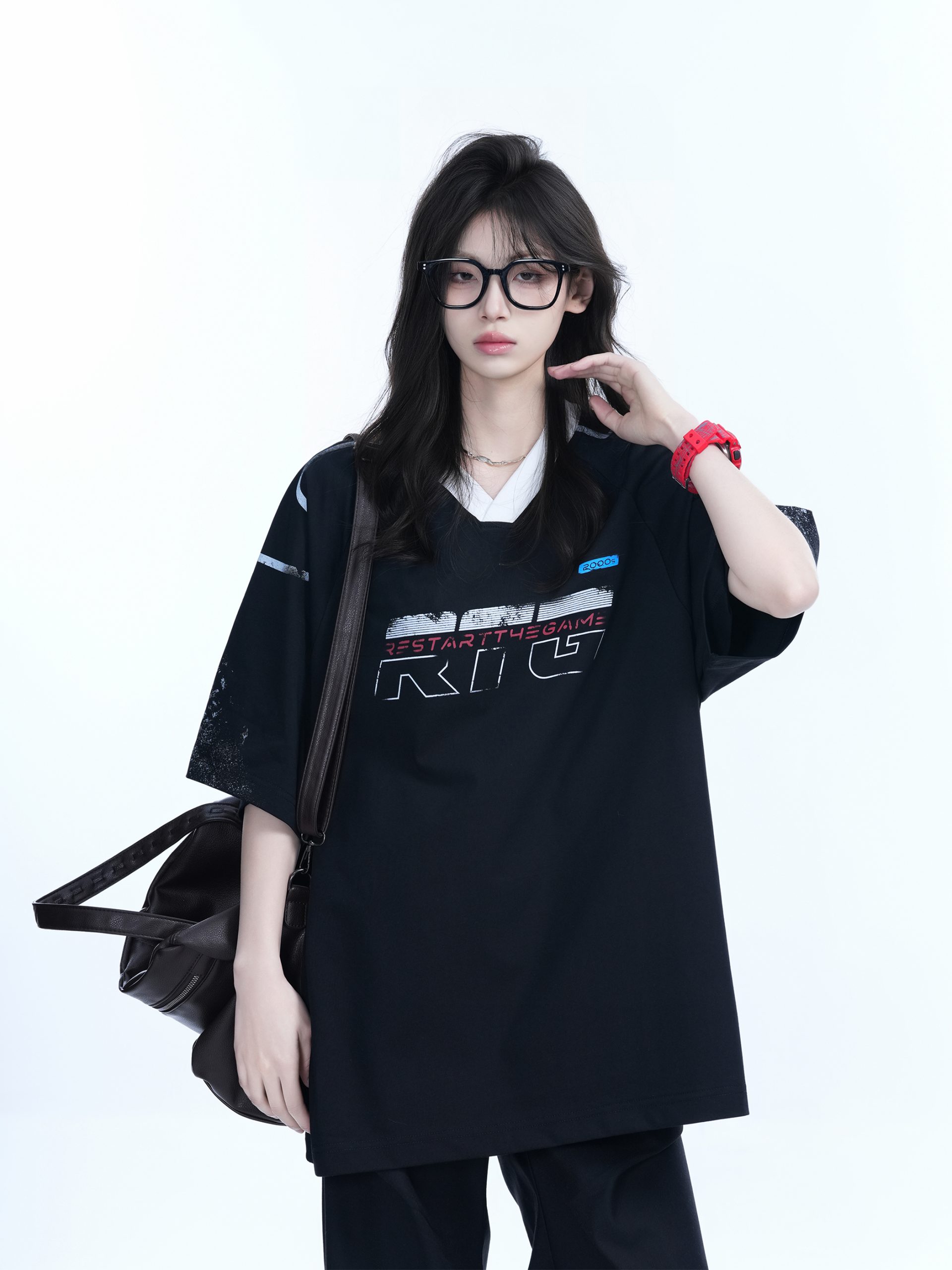 Oversized V-Neck Short Sleeve T-Shirt for Women - American Street Style with "Sit and Eat Until the Mountains Are Empty" Graphic Oversized V-Neck Short Sleeve T-Shirt for Women - American Street Style with "Sit and Eat Until the Mountains Are Empty" Graphic