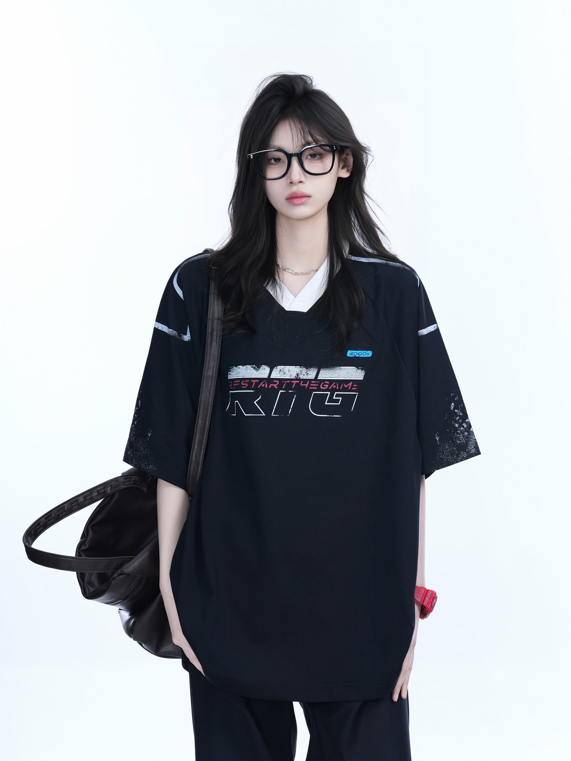 Oversized V-Neck Short Sleeve T-Shirt for Women - American Street Style with "Sit and Eat Until the Mountains Are Empty" Graphic Oversized V-Neck Short Sleeve T-Shirt for Women - American Street Style with "Sit and Eat Until the Mountains Are Empty" Graphic