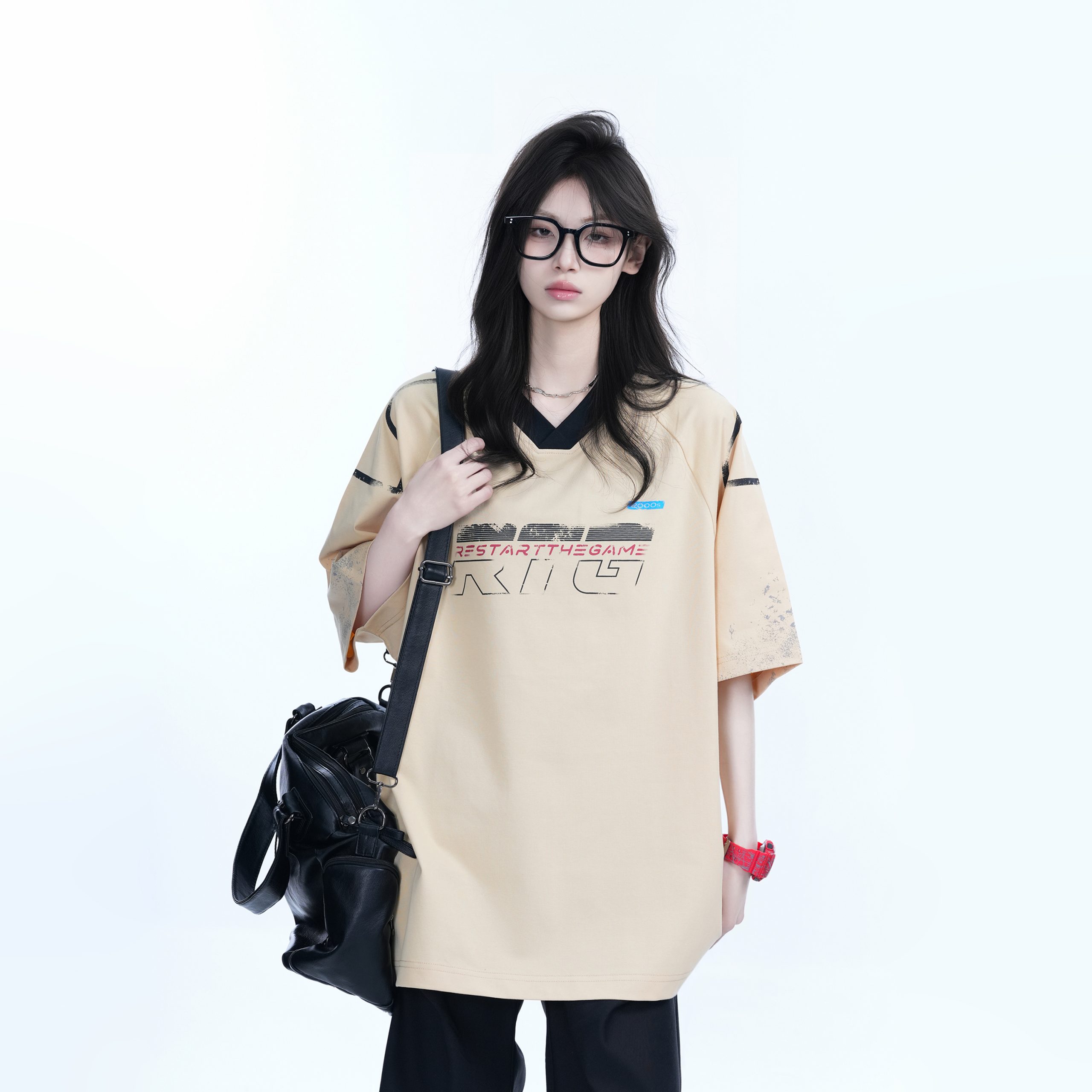 Oversized V-Neck Short Sleeve T-Shirt for Women - American Street Style with "Sit and Eat Until the Mountains Are Empty" Graphic Oversized V-Neck Short Sleeve T-Shirt for Women - American Street Style with "Sit and Eat Until the Mountains Are Empty" Graphic