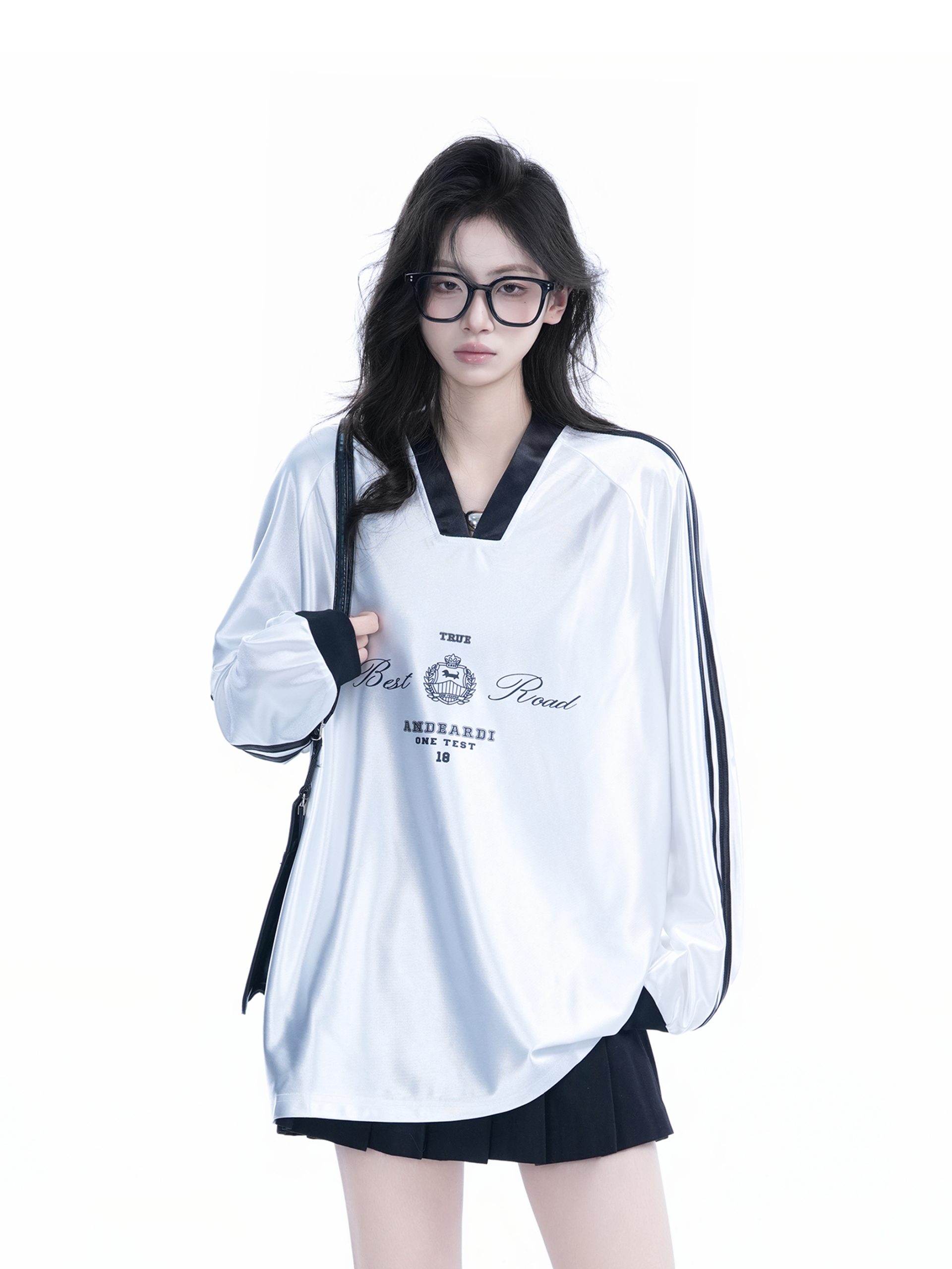 Oversized Women's Color-Blocking Satin Jersey T-Shirt - American Sports Style V-Neck Long Sleeve Trendy Top Oversized Women's Color-Blocking Satin Jersey T-Shirt - American Sports Style V-Neck Long Sleeve Trendy Top