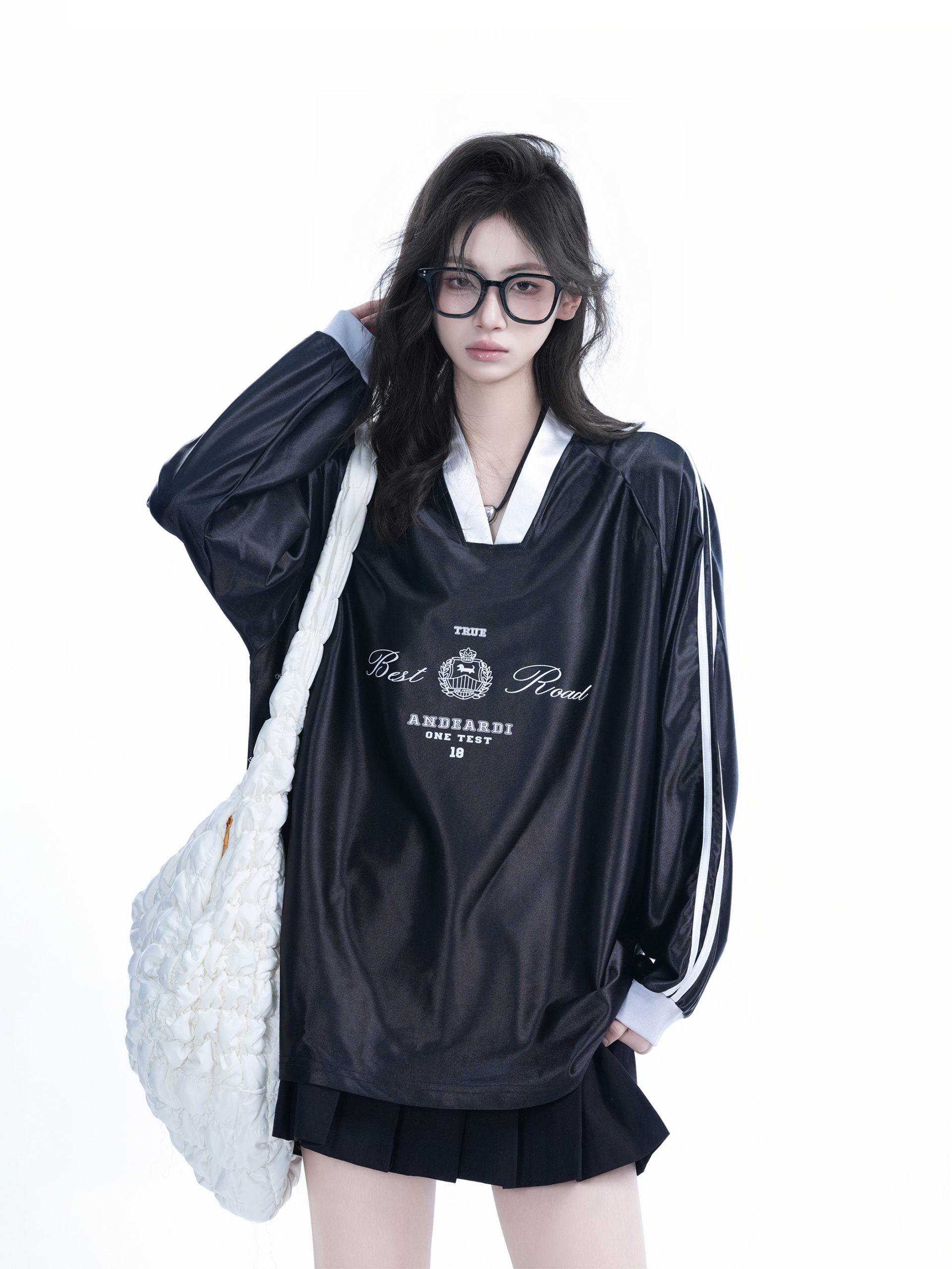 Oversized Women's Color-Blocking Satin Jersey T-Shirt - American Sports Style V-Neck Long Sleeve Trendy Top Oversized Women's Color-Blocking Satin Jersey T-Shirt - American Sports Style V-Neck Long Sleeve Trendy Top