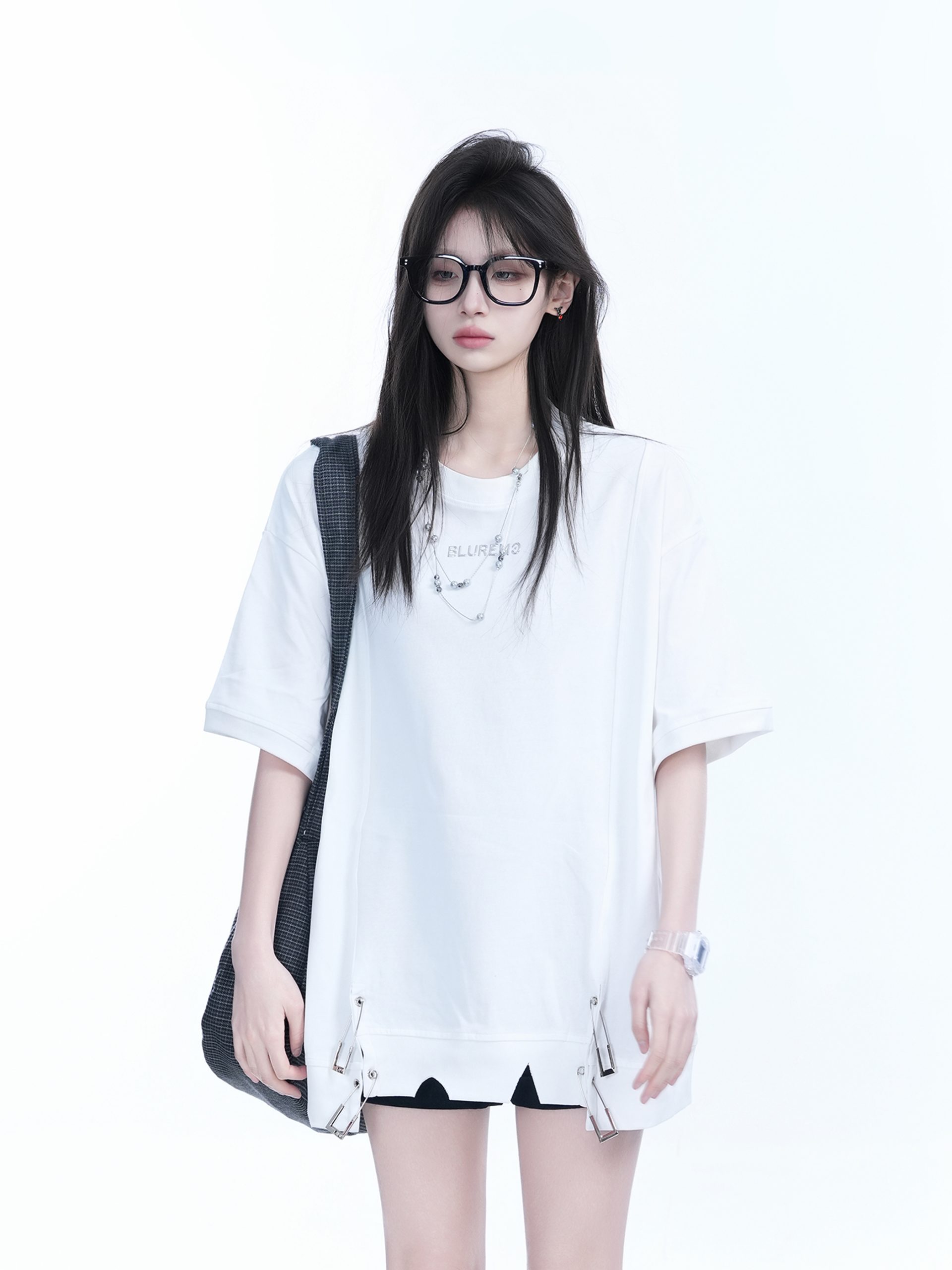 Oversized Women's Short Sleeve T-Shirt with American High Street Pin Design - Trendy Loose Fit, Casual Style for Everyday Wear Oversized Women's Short Sleeve T-Shirt with American High Street Pin Design - Trendy Loose Fit, Casual Style for Everyday Wear