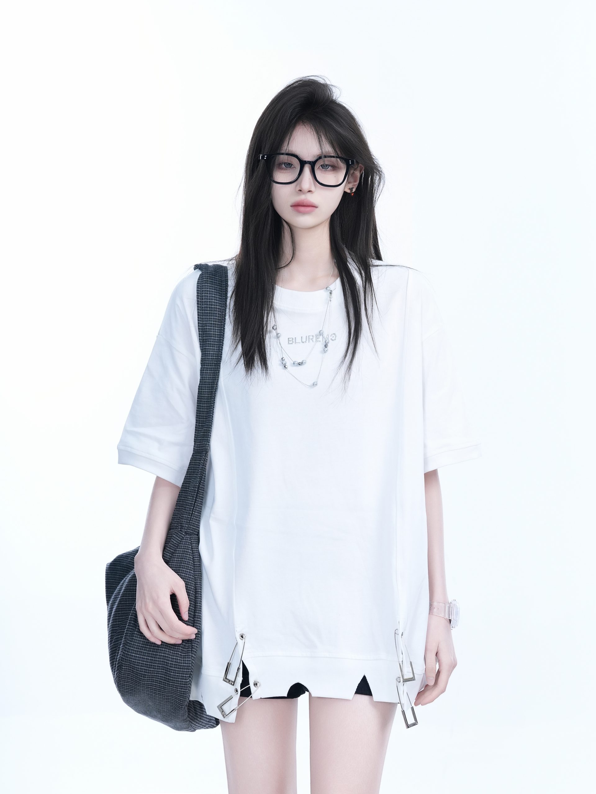 Oversized Women's Short Sleeve T-Shirt with American High Street Pin Design - Trendy Loose Fit, Casual Style for Everyday Wear Oversized Women's Short Sleeve T-Shirt with American High Street Pin Design - Trendy Loose Fit, Casual Style for Everyday Wear