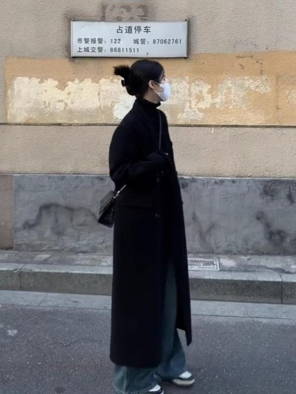 Petite Hepburn-Style Black Double-Faced Cashmere Coat for Women, Mid-Length Woolen Outerwear for Autumn/Winter 2024 Petite Hepburn-Style Black Double-Faced Cashmere Coat for Women, Mid-Length Woolen Outerwear for Autumn/Winter 2024