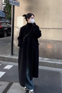 Petite Hepburn-Style Black Double-Faced Cashmere Coat for Women, Mid-Length Woolen Outerwear for Autumn/Winter 2024