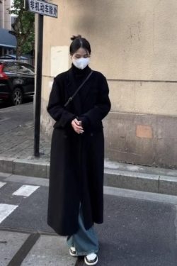 Petite Hepburn-Style Black Double-Faced Cashmere Coat for Women, Mid-Length Woolen Outerwear for Autumn/Winter 2024