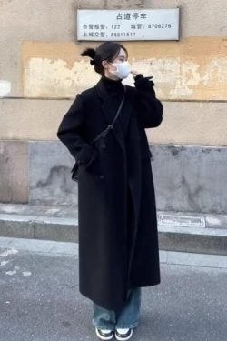Petite Hepburn-Style Black Double-Faced Cashmere Coat for Women, Mid-Length Woolen Outerwear for Autumn/Winter 2024