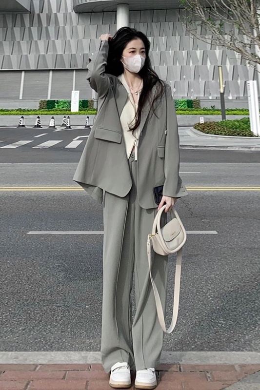 Petite Loose Casual Gray Suit Jacket for Women - Korean Style Blazer for Early Autumn Fashion