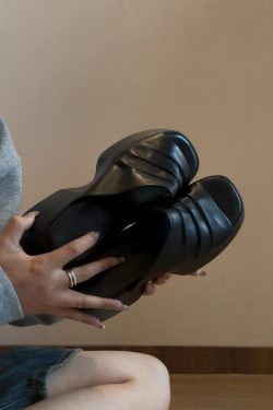 Petite Sheepskin Retro Slip-On Sandals for Women - Thick-Soled, Height-Increasing, Wrinkled Square Toe, Open Toe Design