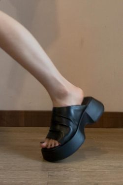 Petite Sheepskin Retro Slip-On Sandals for Women - Thick-Soled, Height-Increasing, Wrinkled Square Toe, Open Toe Design