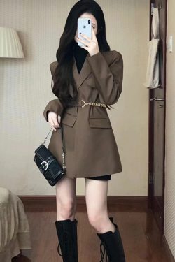 Petite Women's Black Suit Jacket - Elegant Korean Style, Tailored Design for a Gentle and Mature Look