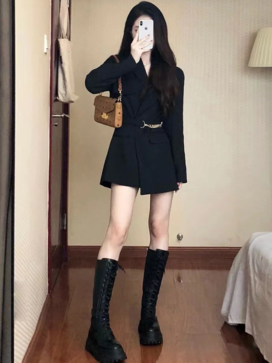 Petite Women's Black Suit Jacket - Elegant Korean Style, Tailored Design for a Gentle and Mature Look Petite Women's Black Suit Jacket - Elegant Korean Style, Tailored Design for a Gentle and Mature Look