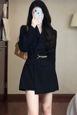 Petite Women's Black Suit Jacket - Elegant Korean Style, Tailored Design for a Gentle and Mature Look