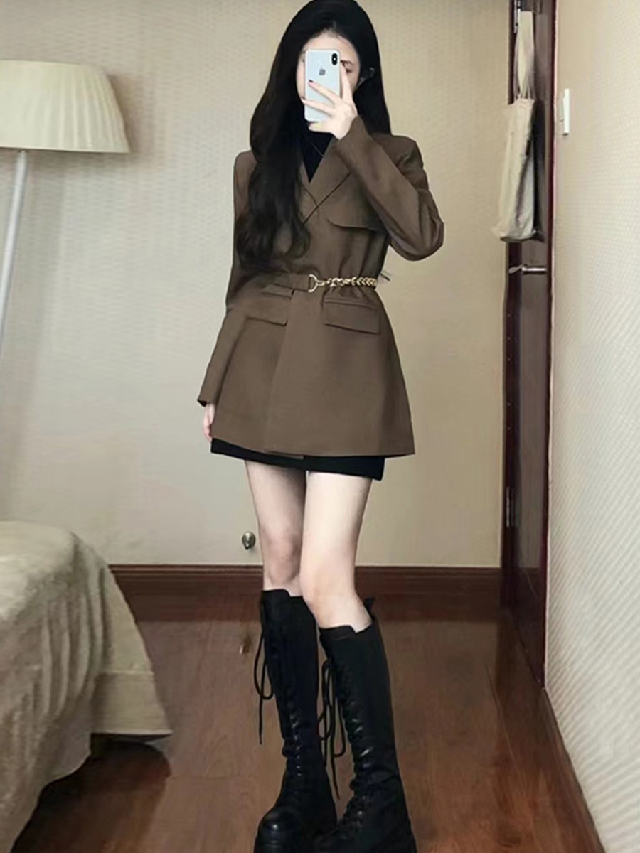 Petite Women's Black Suit Jacket - Elegant Korean Style, Tailored Design for a Gentle and Mature Look Petite Women's Black Suit Jacket - Elegant Korean Style, Tailored Design for a Gentle and Mature Look