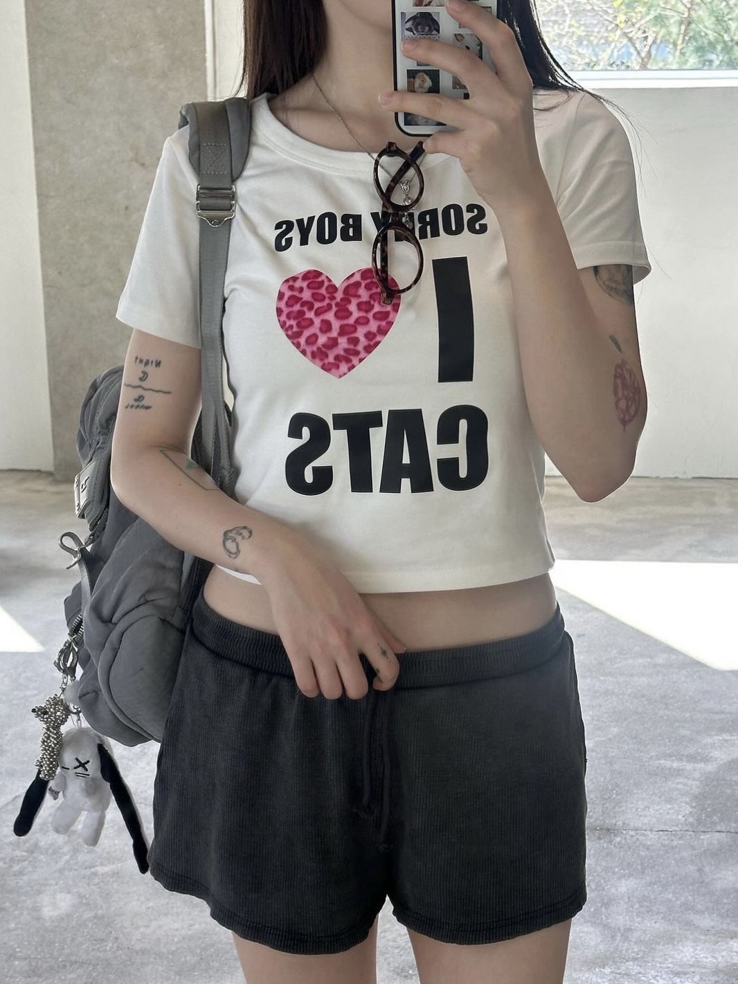 Pink Leopard Print Heart Short Sleeve Fitted Cotton T-Shirt for Women - Trendy Age-Reducing Design Pink Leopard Print Heart Short Sleeve Fitted Cotton T-Shirt for Women - Trendy Age-Reducing Design