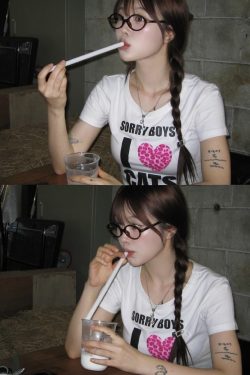 Pink Leopard Print Heart Short Sleeve Fitted Cotton T-Shirt for Women - Trendy Age-Reducing Design