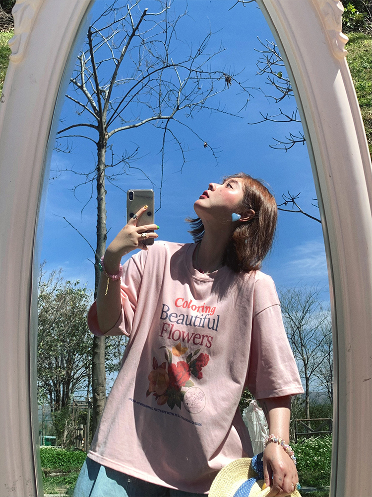 Pink Retro Floral Print Short Sleeve T-Shirt for Women - Summer Loose Fit Round Neck Top - Vintage 90s Style Pink Retro Floral Print Short Sleeve T-Shirt for Women - Summer Loose Fit Round Neck Top - Vintage 90s Style