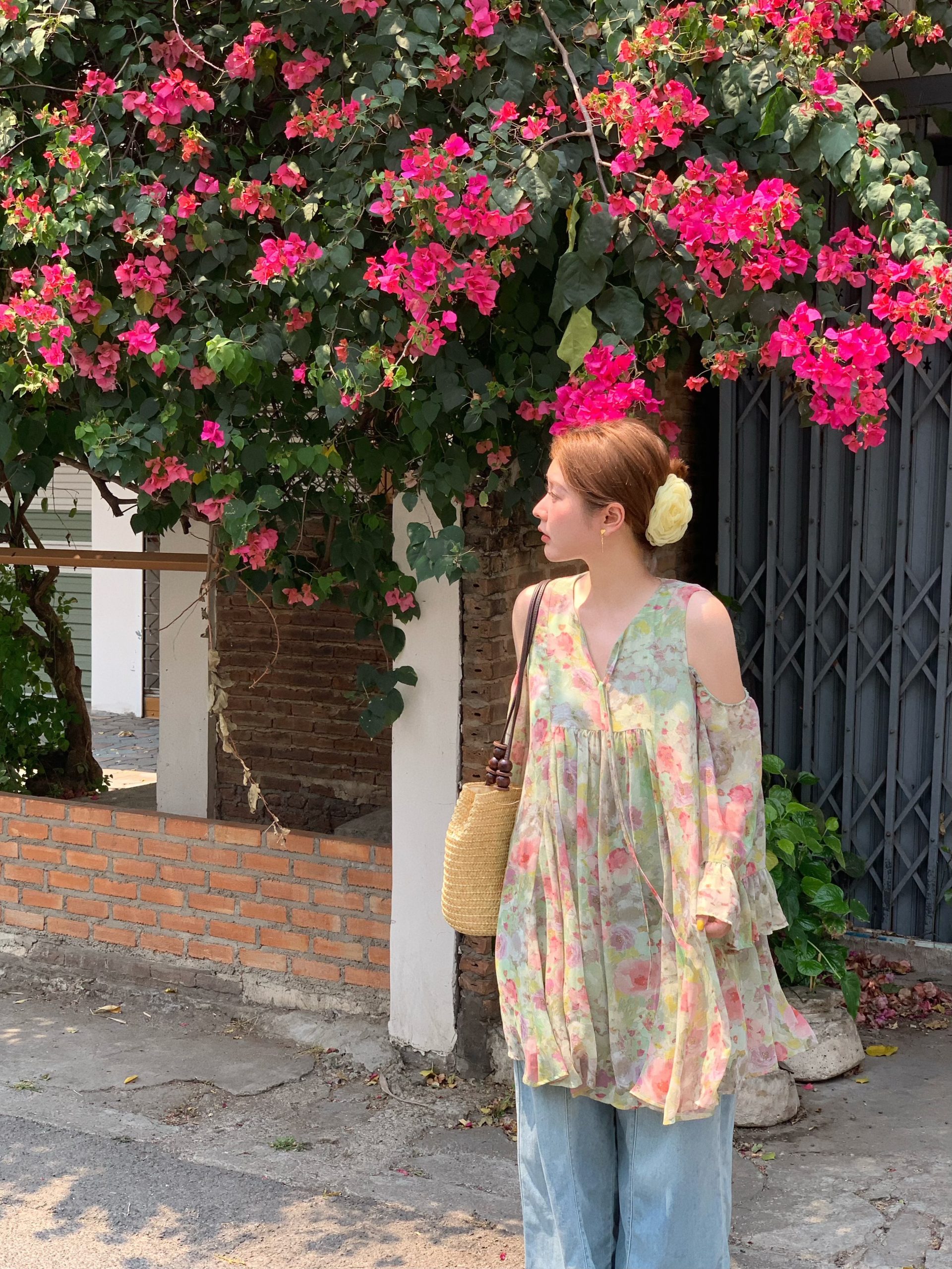 Pink Wave Off-Shoulder Chiffon Tie V-Neck Dress - Women's Vintage Spring A-Line Mid-Length Skirt, 90s Inspired Fashion Pink Wave Off-Shoulder Chiffon Tie V-Neck Dress - Women's Vintage Spring A-Line Mid-Length Skirt, 90s Inspired Fashion