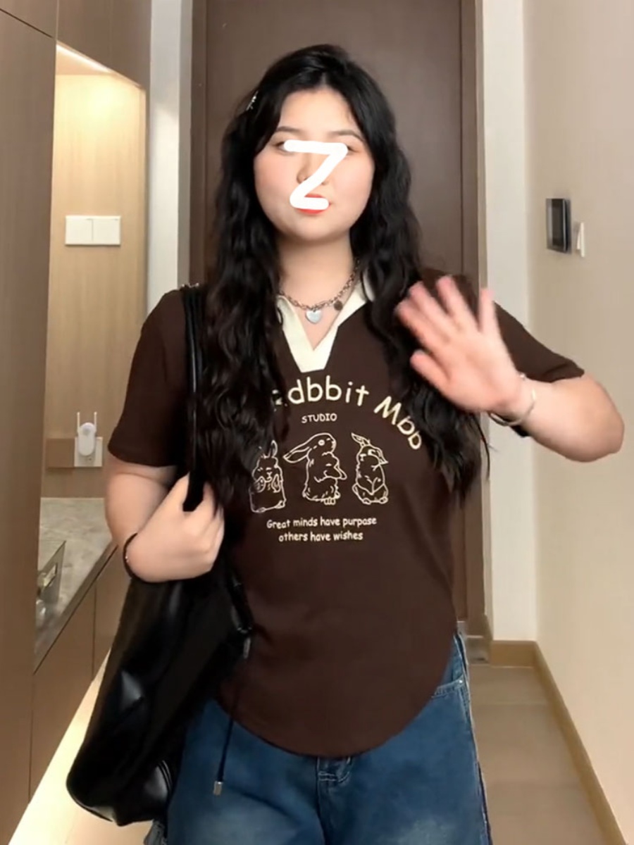 Plus Size American Retro Short Sleeve Polo Collar V-Neck Cropped T-Shirt for Women - Flattering Summer Top for Curvy Figures Plus Size American Retro Short Sleeve Polo Collar V-Neck Cropped T-Shirt for Women - Flattering Summer Top for Curvy Figures