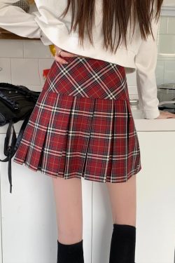 Plus Size American Style Red Plaid Pleated Skirt for Women - High Waist A-Line JK Skirt for Spring Summer 2024 Fashion.