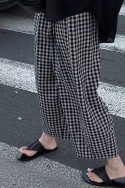 Plus Size Black and White Checkered Wide-Leg Pants for Women - Loose High-Waisted Trousers for Petite Sizes, 2025 Trend