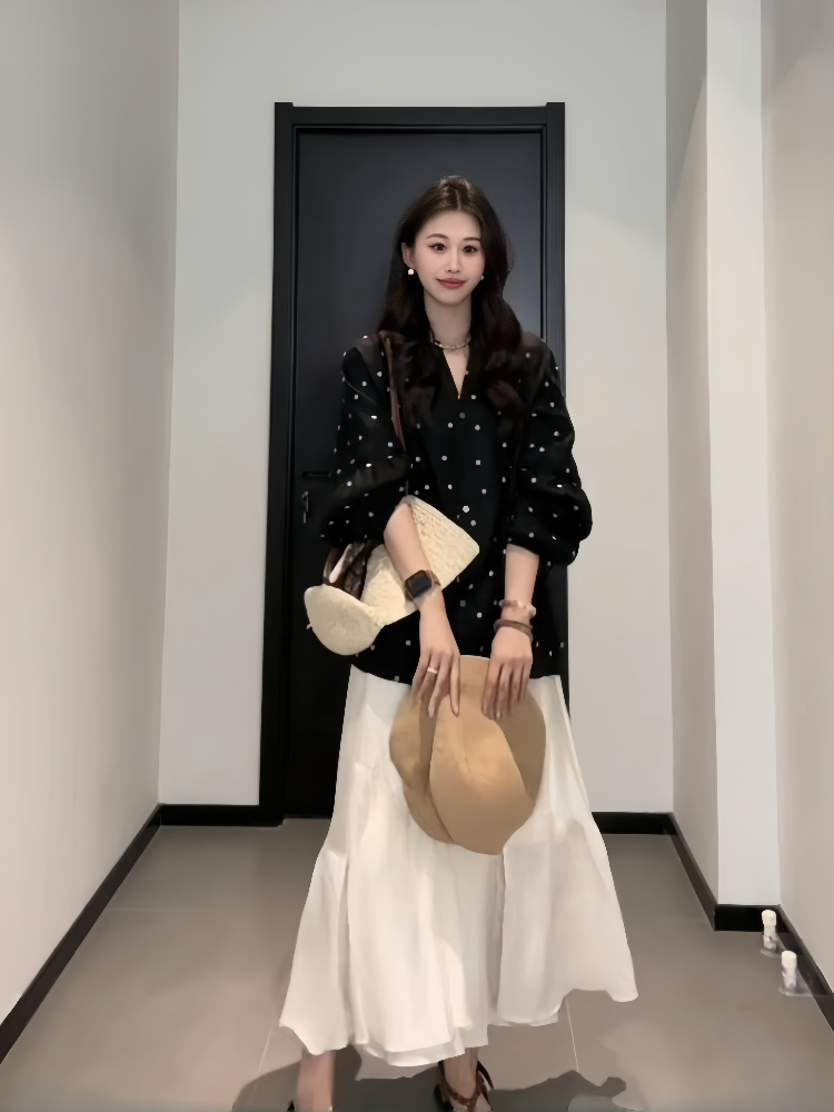 Plus-Size Black Polka Dot Long Sleeve Top with Lantern Sleeves - Minimalist Linen Spring Shirt for Curvy Women Plus-Size Black Polka Dot Long Sleeve Top with Lantern Sleeves - Minimalist Linen Spring Shirt for Curvy Women