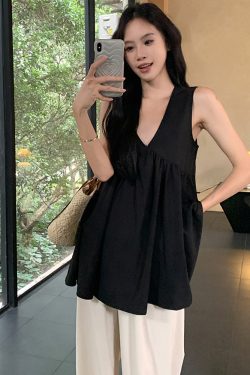 Plus Size Black V-Neck Tank Top for Women - Loose-Fitting, Slimming Sleeveless Blouse in Summer Korean Style