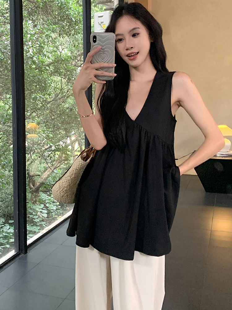 Plus Size Black V-Neck Tank Top for Women - Loose-Fitting, Slimming Sleeveless Blouse in Summer Korean Style Plus Size Black V-Neck Tank Top for Women - Loose-Fitting, Slimming Sleeveless Blouse in Summer Korean Style
