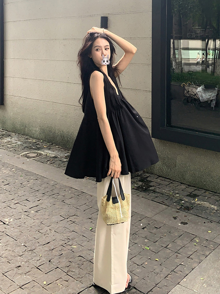 Plus Size Black V-Neck Tank Top for Women - Loose-Fitting, Slimming Sleeveless Blouse in Summer Korean Style Plus Size Black V-Neck Tank Top for Women - Loose-Fitting, Slimming Sleeveless Blouse in Summer Korean Style