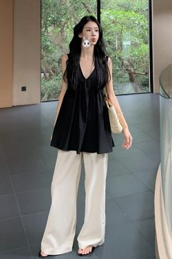 Plus Size Black V-Neck Tank Top for Women - Loose-Fitting, Slimming Sleeveless Blouse in Summer Korean Style