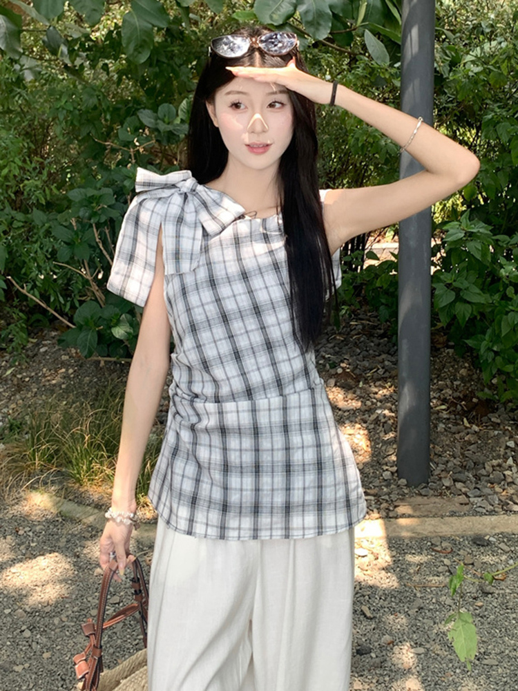 Plus Size Checkered Sleeveless Shirt for Women - Summer French Style Tie-Up Top, Slim Fit, Perfect for Casual Outings and Y2K Fashion Plus Size Checkered Sleeveless Shirt for Women - Summer French Style Tie-Up Top, Slim Fit, Perfect for Casual Outings and Y2K Fashion