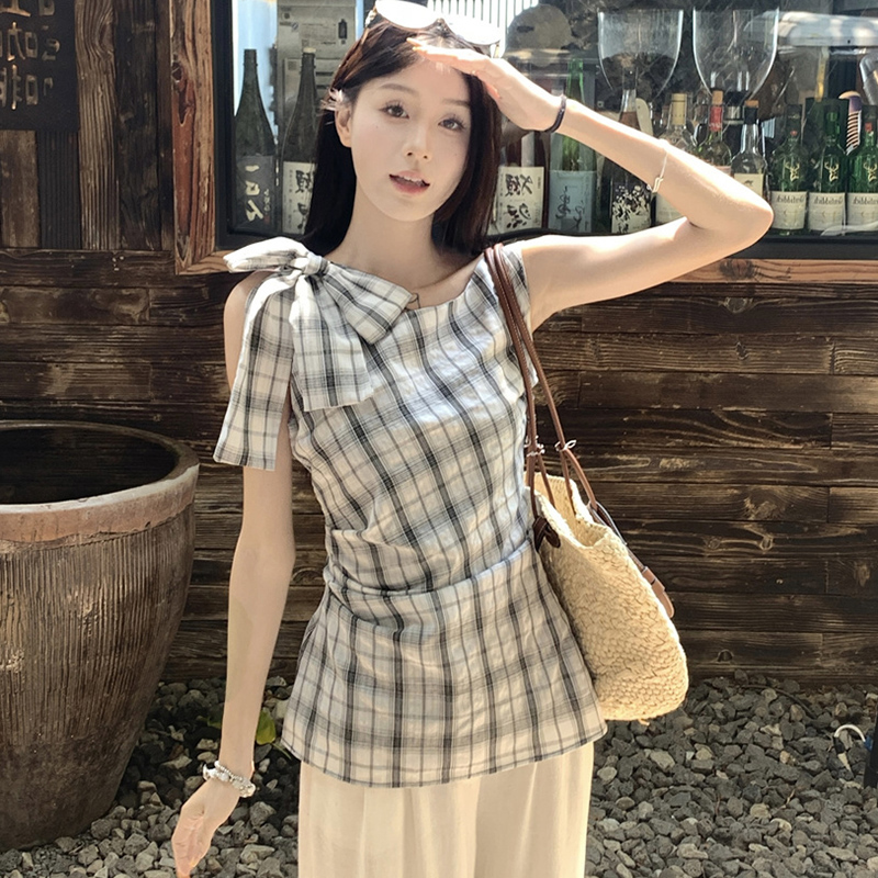 Plus Size Checkered Sleeveless Shirt for Women - Summer French Style Tie-Up Top, Slim Fit, Perfect for Casual Outings and Y2K Fashion Plus Size Checkered Sleeveless Shirt for Women - Summer French Style Tie-Up Top, Slim Fit, Perfect for Casual Outings and Y2K Fashion