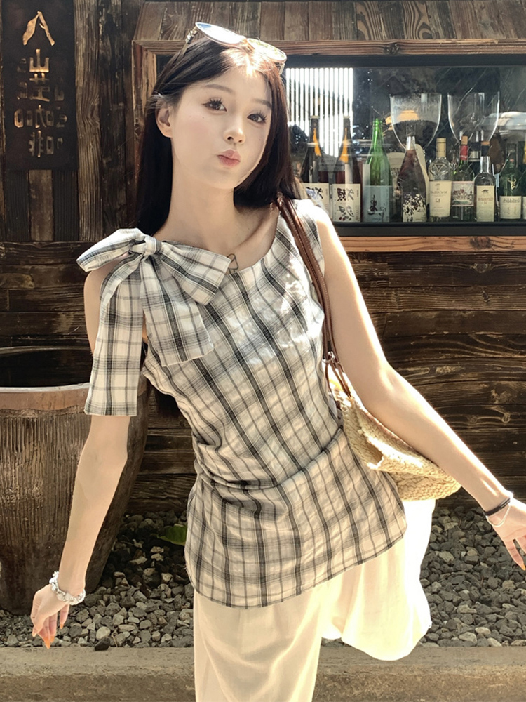 Plus Size Checkered Sleeveless Shirt for Women - Summer French Style Tie-Up Top, Slim Fit, Perfect for Casual Outings and Y2K Fashion Plus Size Checkered Sleeveless Shirt for Women - Summer French Style Tie-Up Top, Slim Fit, Perfect for Casual Outings and Y2K Fashion