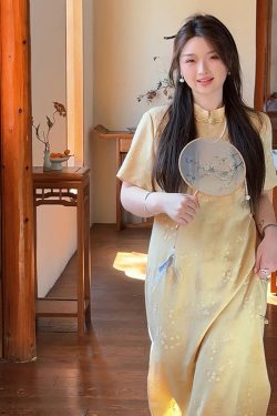 Plus-Size Chinese-Style Jacquard Cheongsam Dress for Women, Elegant Short-Sleeve Design, Flattering Fit for Curvy Figures