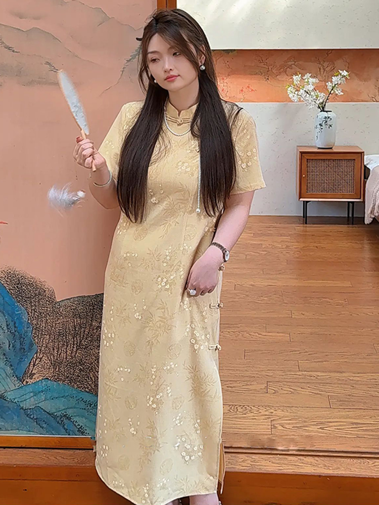Plus-Size Chinese-Style Jacquard Cheongsam Dress for Women, Elegant Short-Sleeve Design, Flattering Fit for Curvy Figures Plus-Size Chinese-Style Jacquard Cheongsam Dress for Women, Elegant Short-Sleeve Design, Flattering Fit for Curvy Figures
