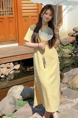 Plus-Size Chinese-Style Jacquard Cheongsam Dress for Women, Elegant Short-Sleeve Design, Flattering Fit for Curvy Figures