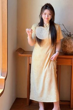 Plus-Size Chinese-Style Jacquard Cheongsam Dress for Women, Elegant Short-Sleeve Design, Flattering Fit for Curvy Figures