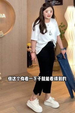 Plus-Size Cigarette Jeans for Women - Flattering Straight-Leg, Elastic Waist, Cropped Design, Versatile Summer Pants for Curvy Figures