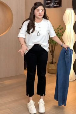 Plus-Size Cigarette Jeans for Women - Flattering Straight-Leg, Elastic Waist, Cropped Design, Versatile Summer Pants for Curvy Figures