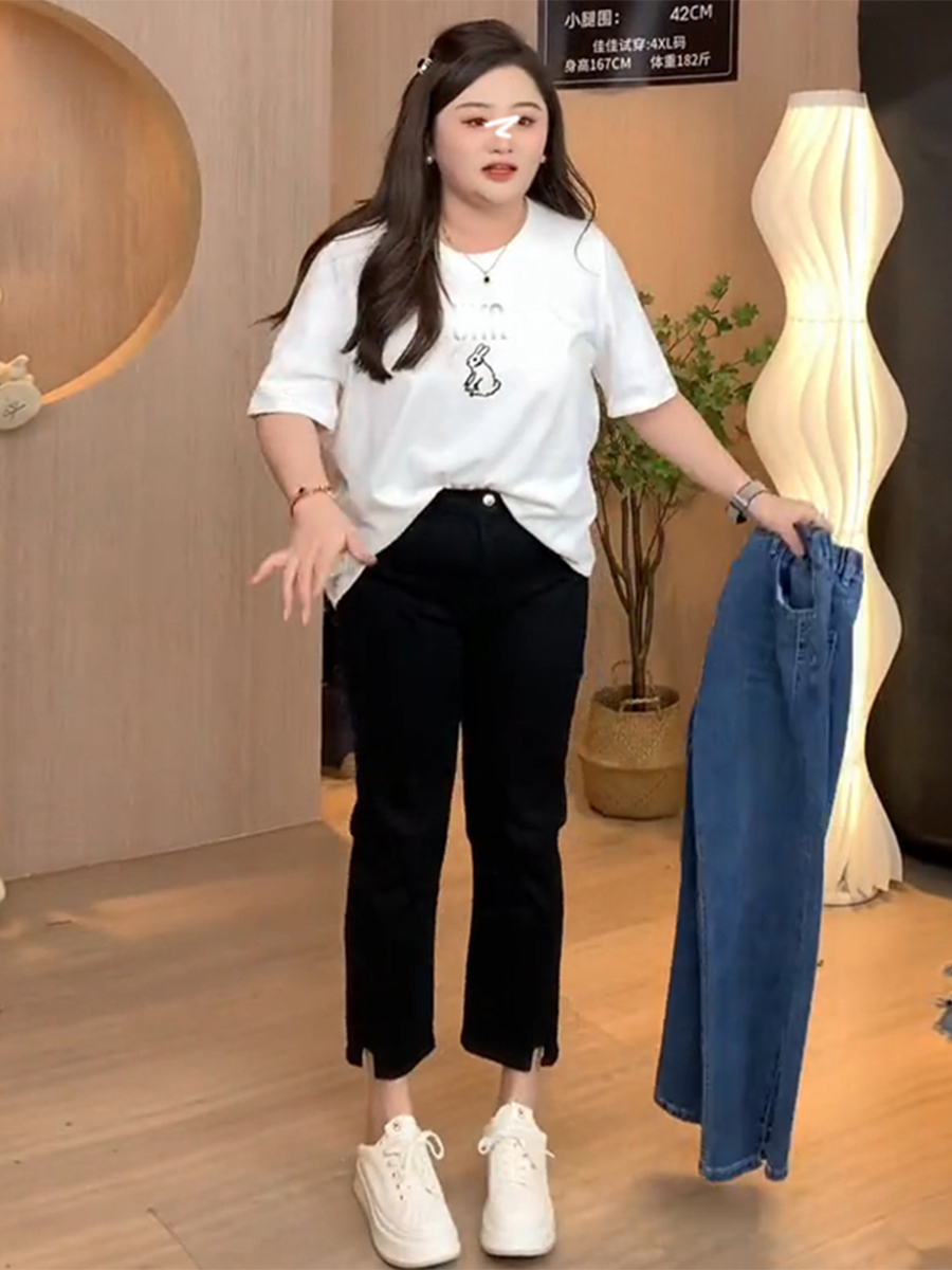 Plus-Size Cigarette Jeans for Women - Flattering Straight-Leg, Elastic Waist, Cropped Design, Versatile Summer Pants for Curvy Figures Plus-Size Cigarette Jeans for Women - Flattering Straight-Leg, Elastic Waist, Cropped Design, Versatile Summer Pants for Curvy Figures
